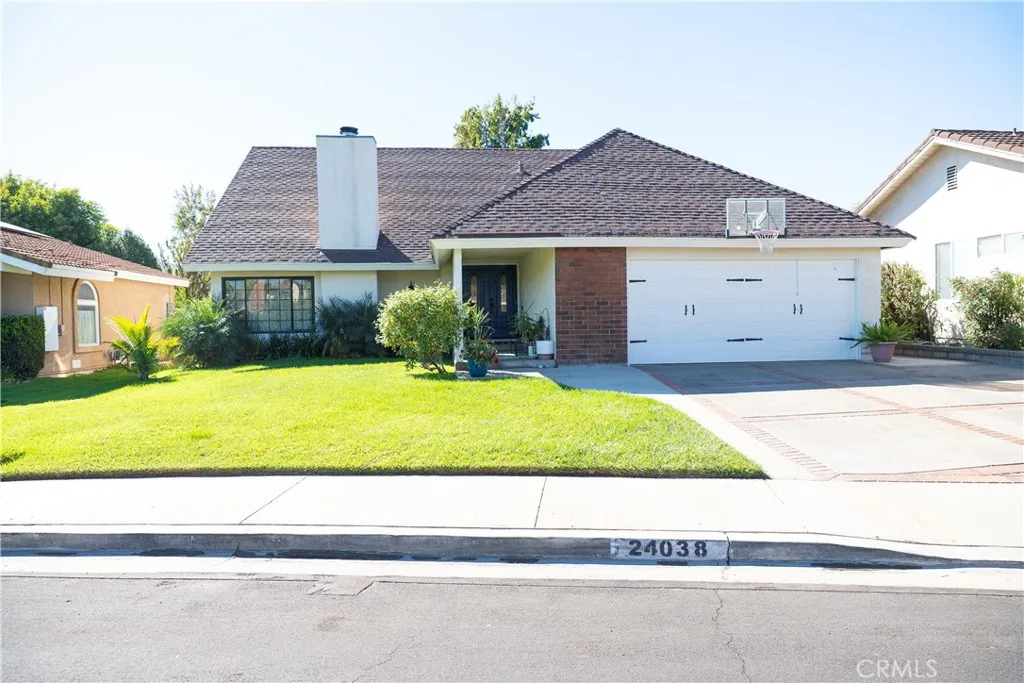 24038 Avenida Entrana — photo