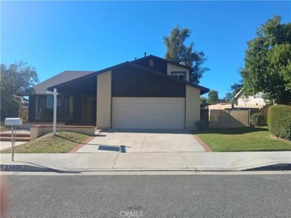 23026 W Cuervo — photo