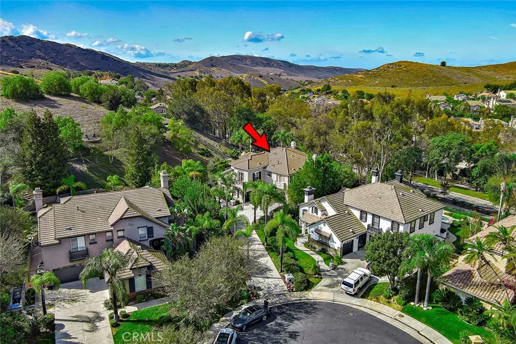 525 Oak Tree Court — photo