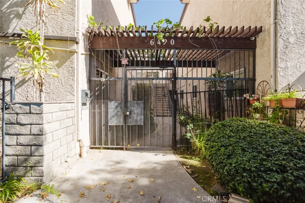 6420 Hazeltine Avenue Unit 4 — photo