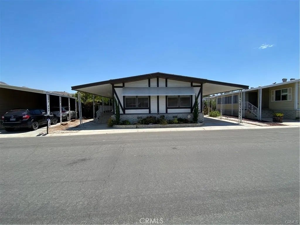 2230 Lake Park 142 — photo