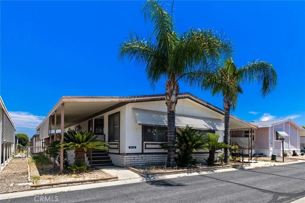 1300 W Menlo 215 — photo