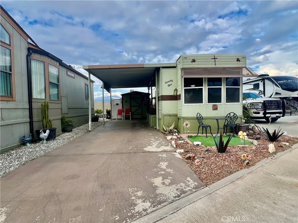 1295 S Cawston 75 — photo