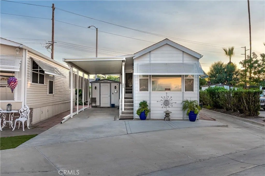1295 S Cawston — photo