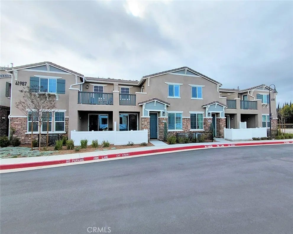 41987 Isadora 1402 — photo
