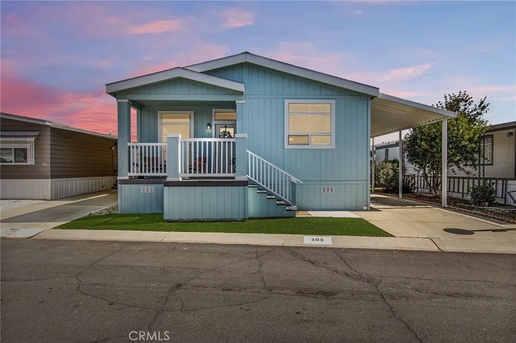 27601 Sun City 303 — photo