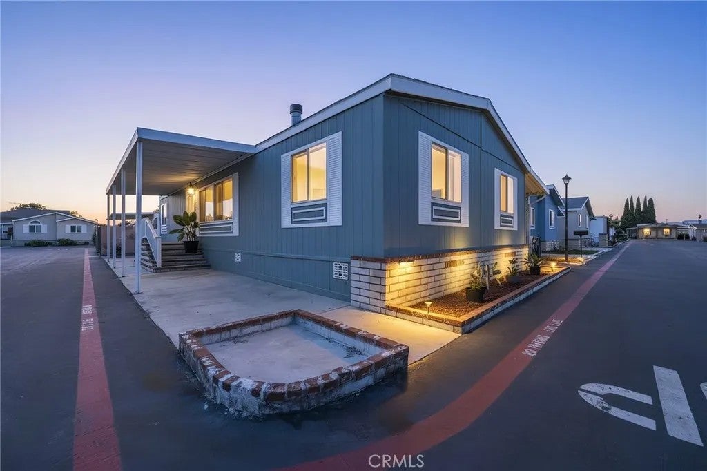 211 S Beach 119 — photo