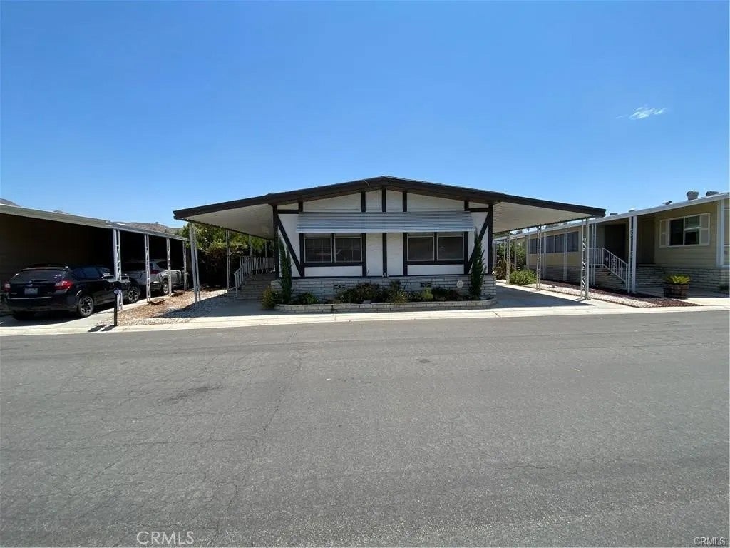 2230 Lake Park Drive 142 — photo
