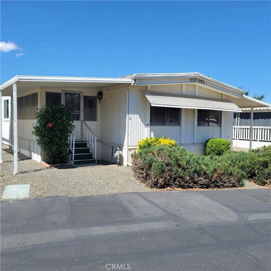 21601 Canyon 4 — photo