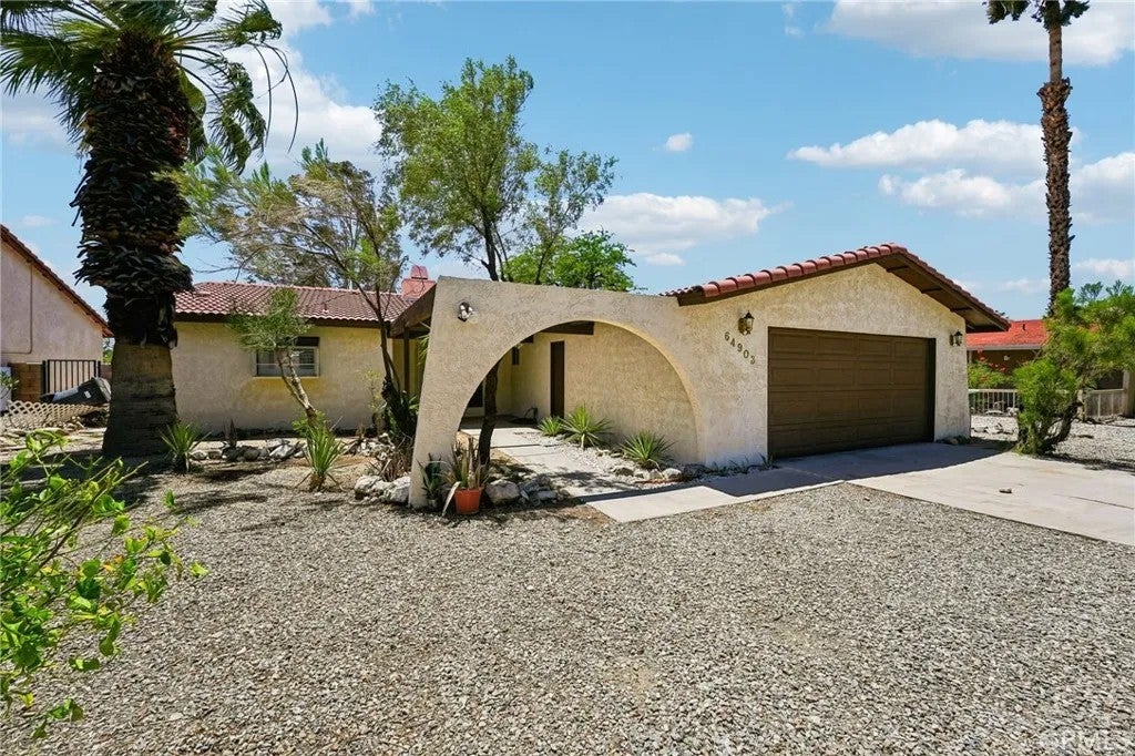 64903 Oakmount Avenue — photo