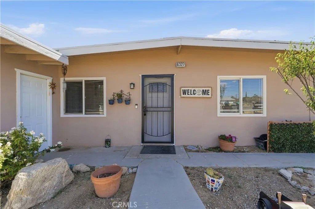 6327 Linda Lee Drive — photo