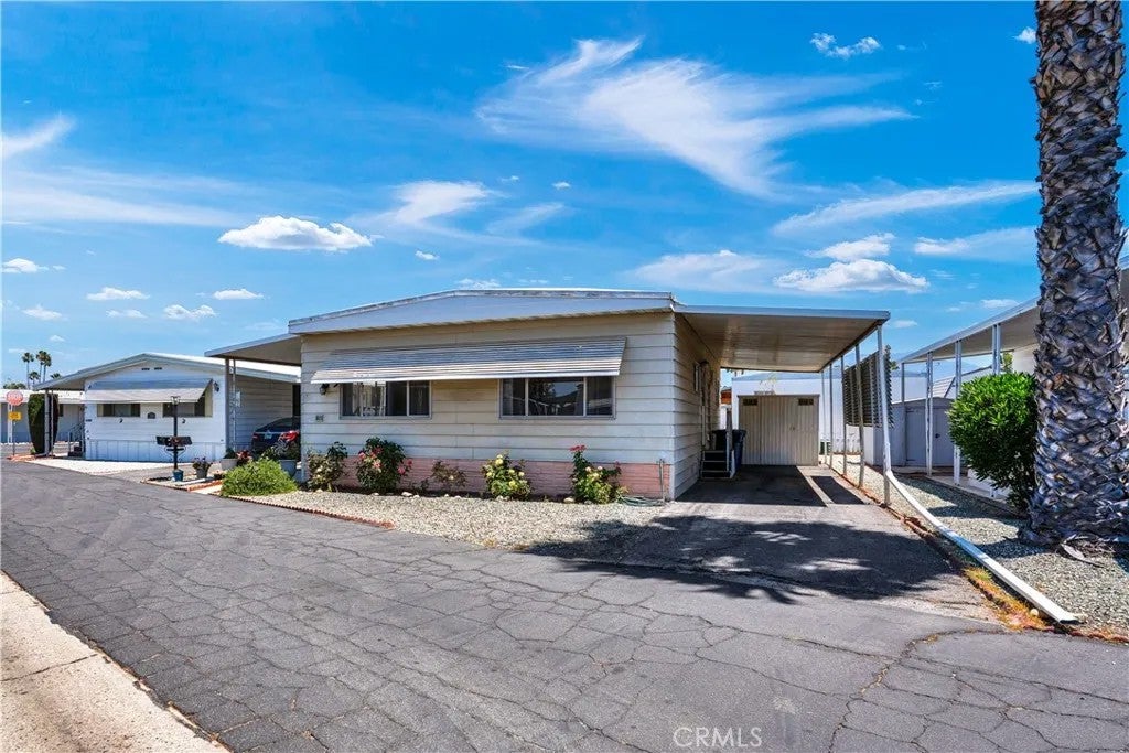 332 N Lyon 68 — photo