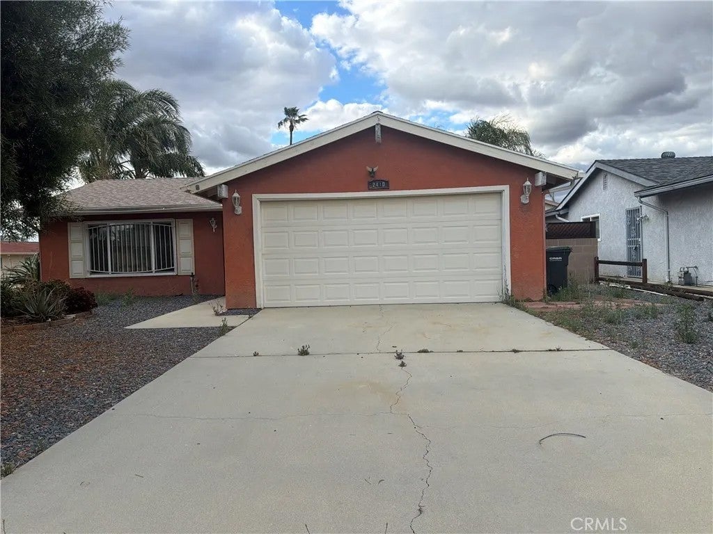 2410 El Toro — photo