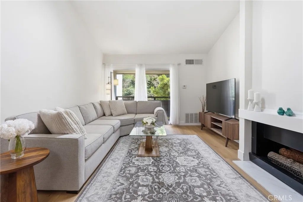 1621 Hotel Cir S E325 — photo