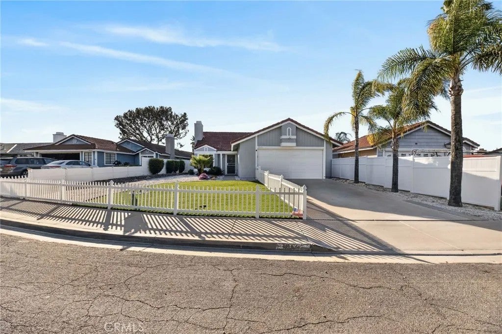39427 Canyon Rim — photo