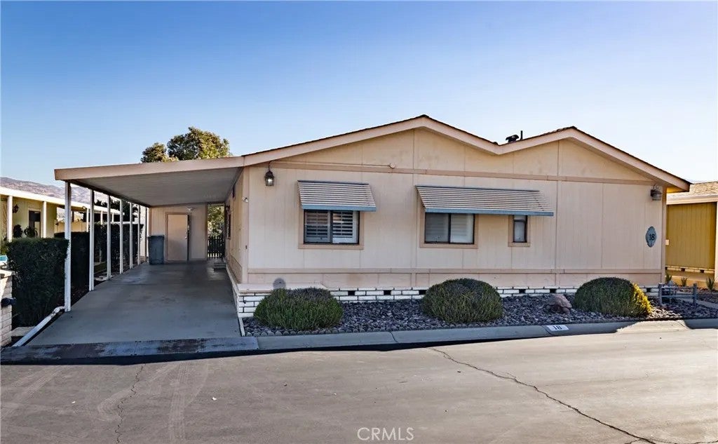 24600 Mountain 18 — photo
