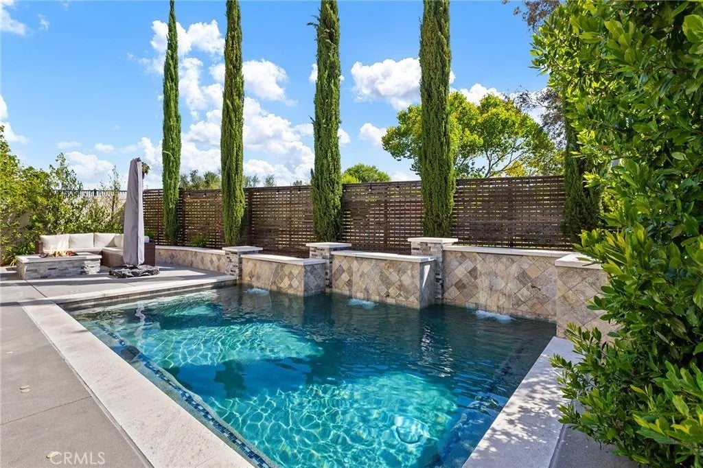 42704 Azure — photo