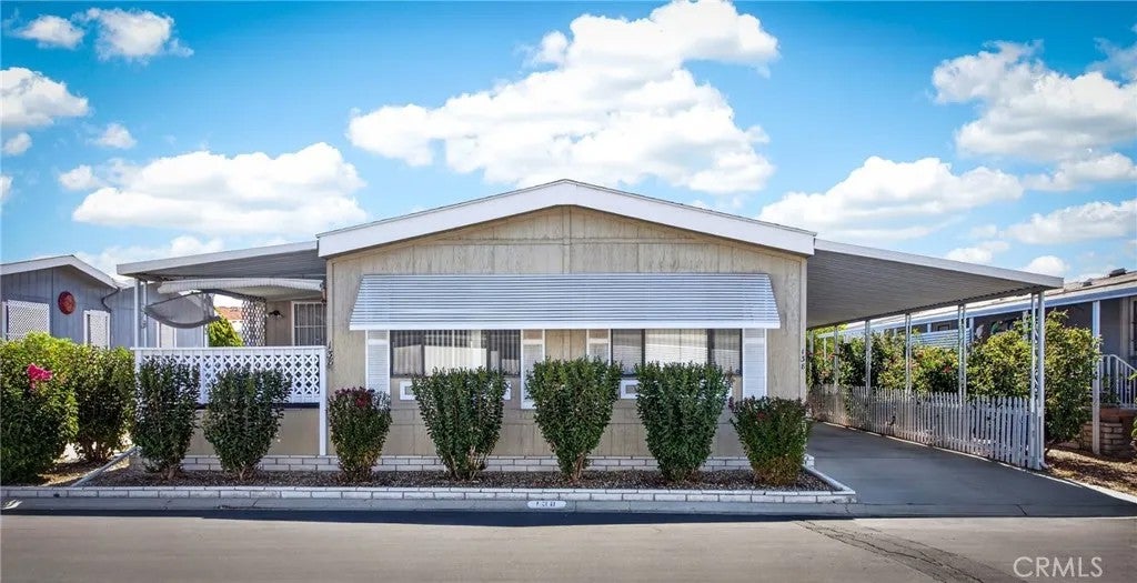 1300 W Menlo 138 — photo