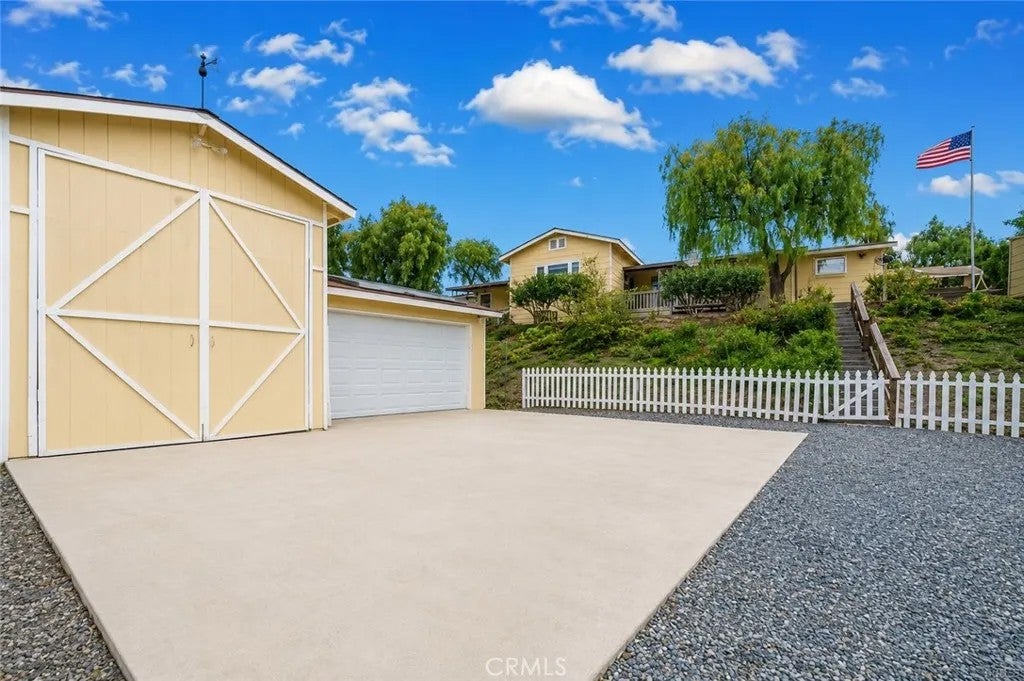 47480 Maverick Road — photo