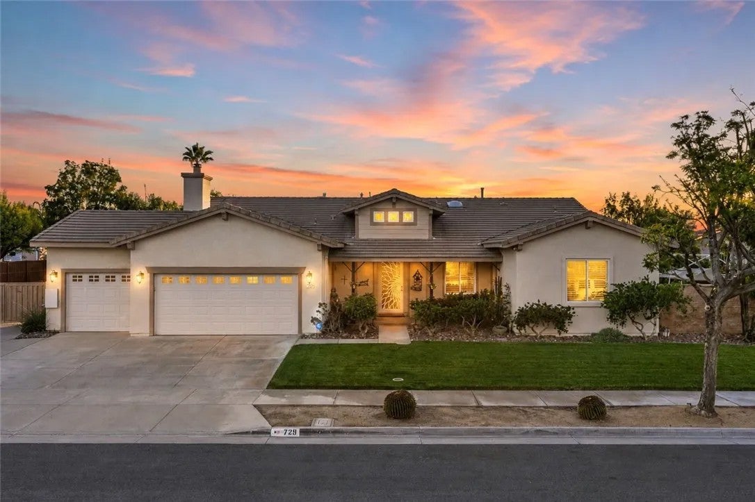 729 Smith — photo