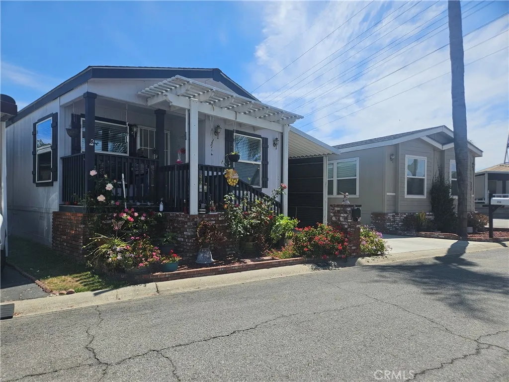 10001 W Frontage Unit 211 — photo
