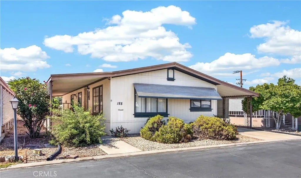 1300 W Menlo 188 — photo