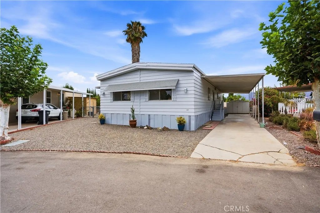 31750 Machado 27 — photo