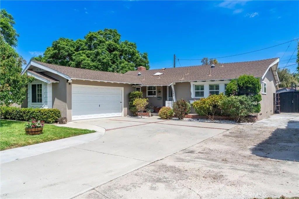 1583 W Cerritos — photo