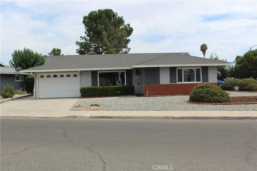 1661 W Wesley Place — photo