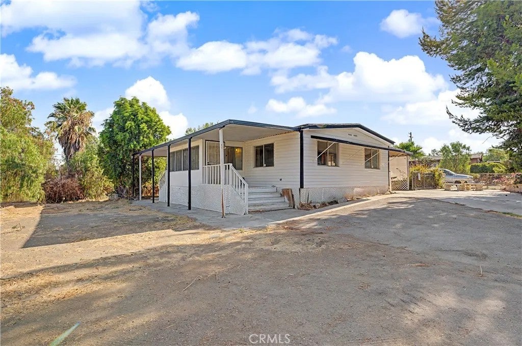 18580 Decker — photo