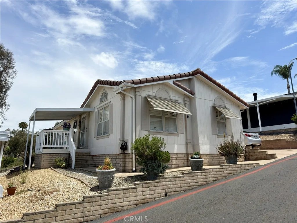 1333 Olive 23 — photo