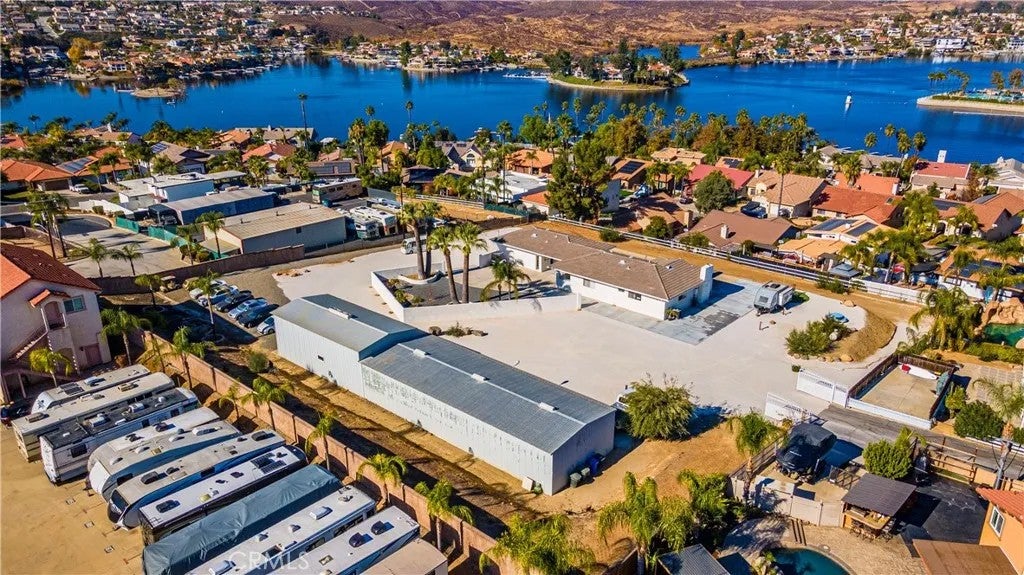 22475 Loch Lomond Drive — photo