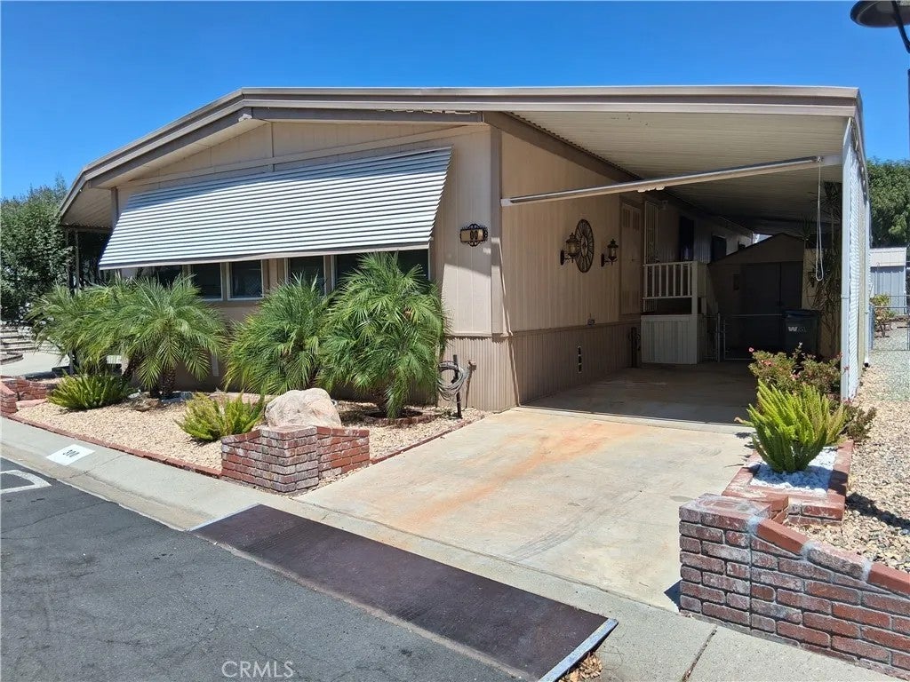 27601 Sun City Blvd — photo
