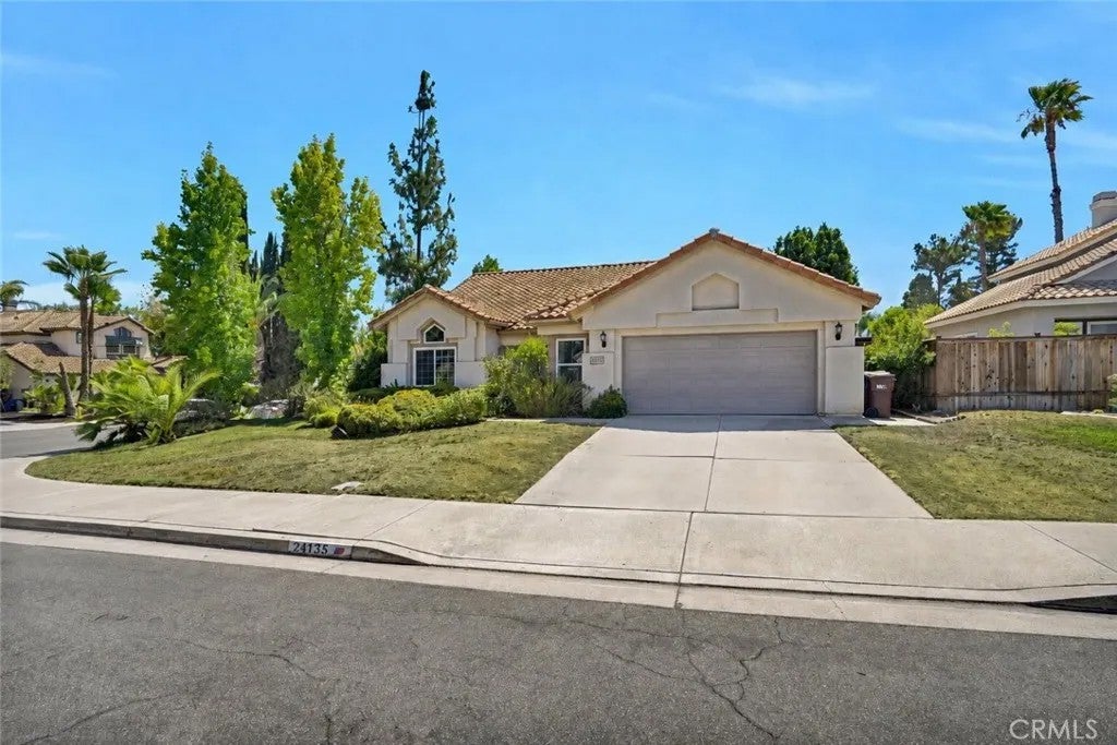 24135 Huntridge — photo