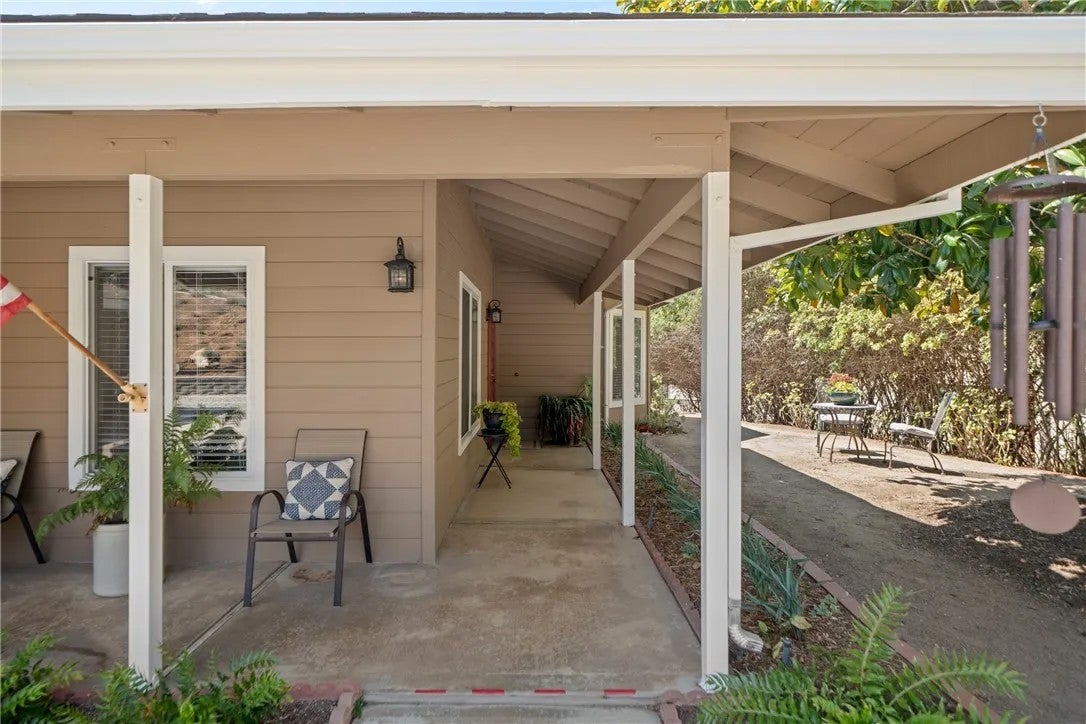 720 Carnation Lane, Fallbrook, CA 92028 — photo 2
