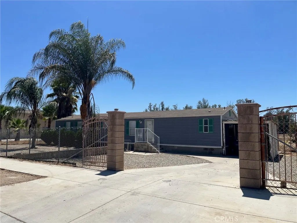 22225 Ellis Avenue — photo