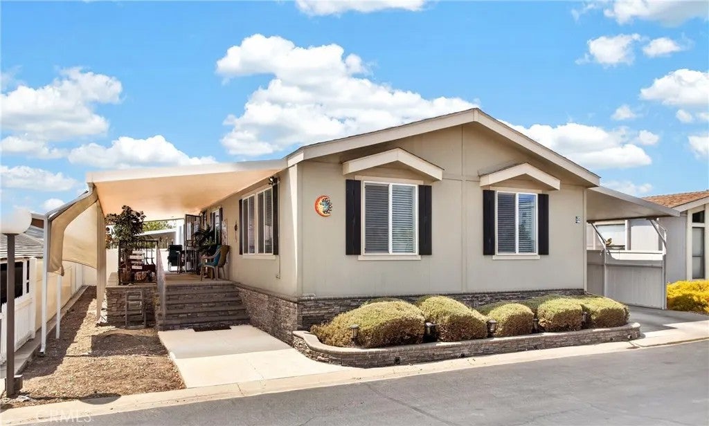 2230 Lake Park 253 — photo