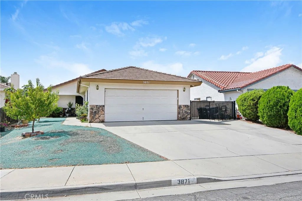 3871 Roxbury Drive — photo