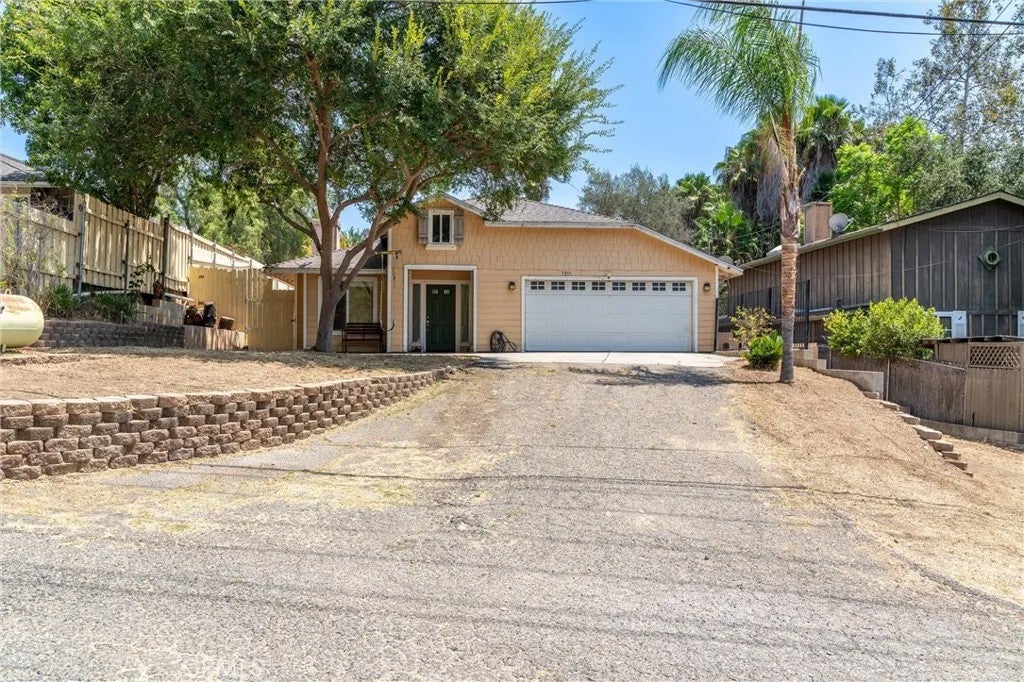 1311 E Mission, Fallbrook, CA 92028 — photo 2