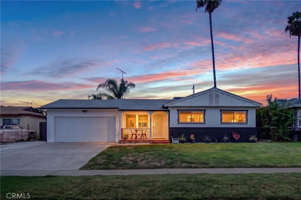 1247 Devon — photo