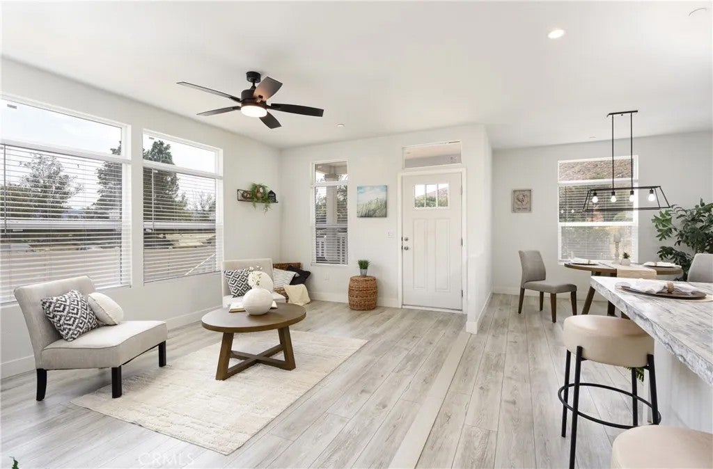 28186 Wells Fargo — photo