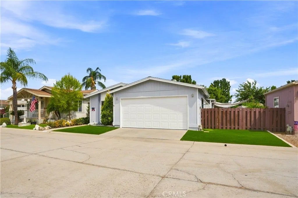 27250 Murrieta 115 — photo