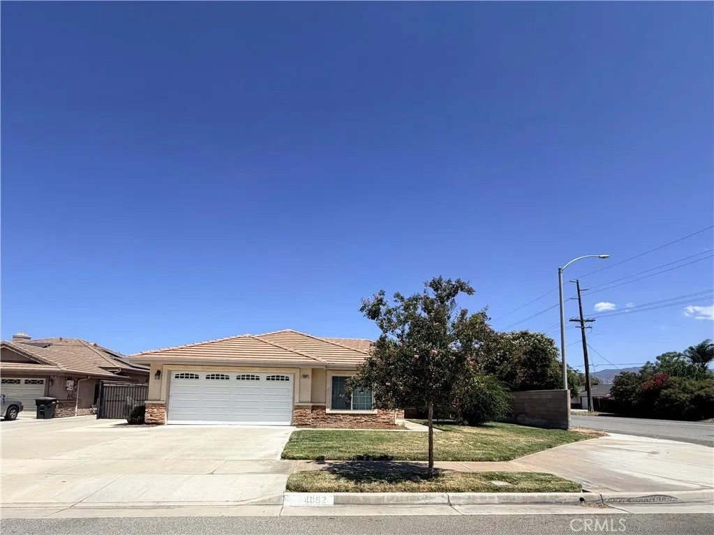 4892 Merlyn Street — photo