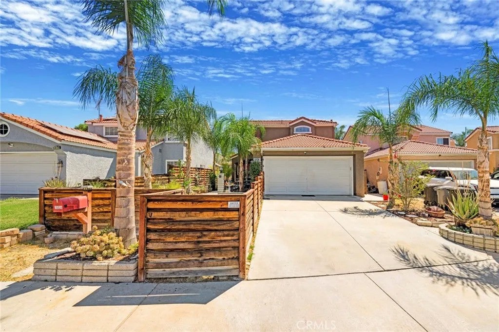 1056 Dahlia Court — photo