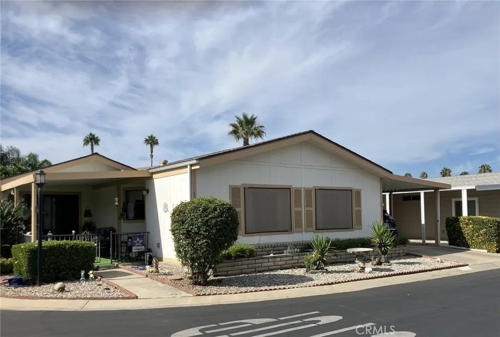 1250 N Kirby 121 — photo