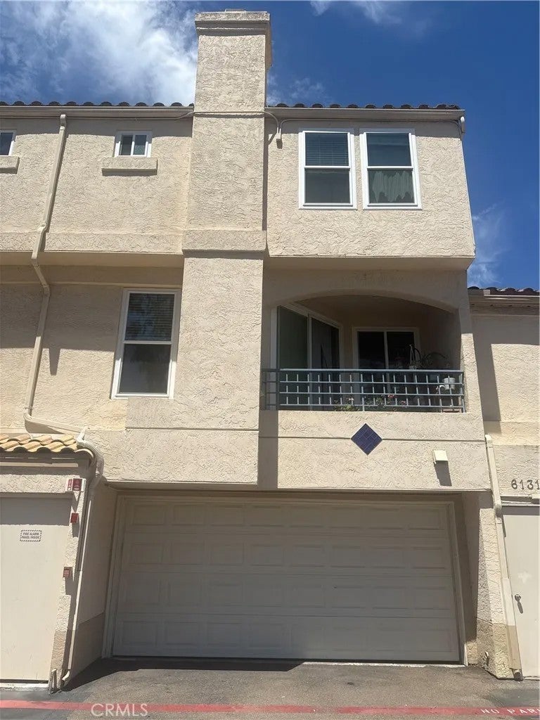 6131 Calle Mariselda 104 — photo