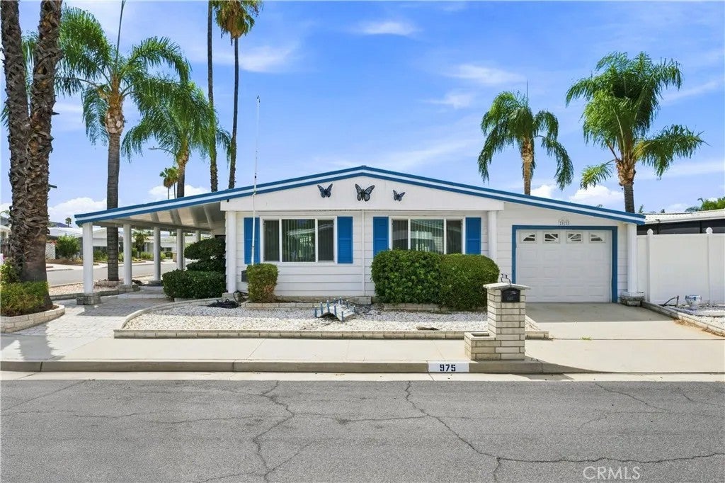 975 Vista Grande Drive — photo