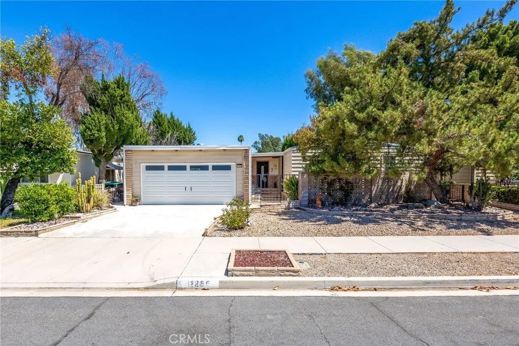 1280 Brentwood — photo