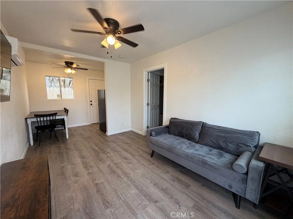 211 S Spring — photo
