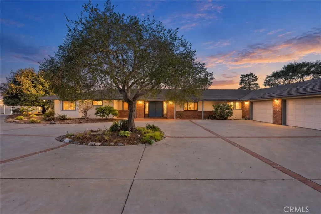 4911 San Jacinto Circle East, Fallbrook, CA 92028 — photo 2